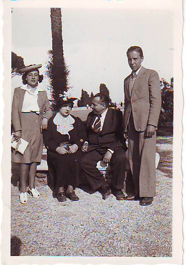 http://www.deportati4gennaio1944.it/1940_La_famiglia_al_Gianicolo.JPG